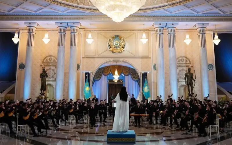 Ratovich и «Отырар сазы»: гимн в исполнении уникального тандема в Акорде