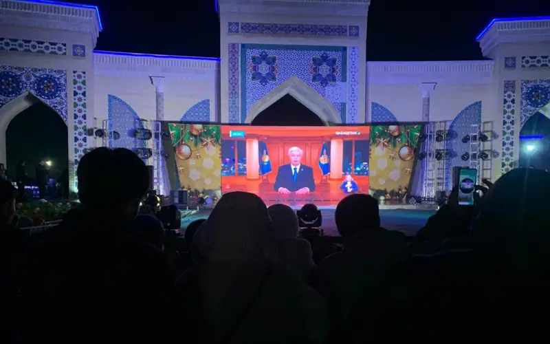 Трансляция новогоднего поздравления в Таразе