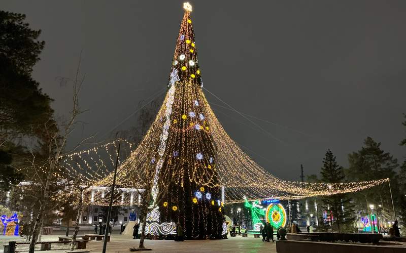 Pavlodar jańa jyldyq bezendirýi