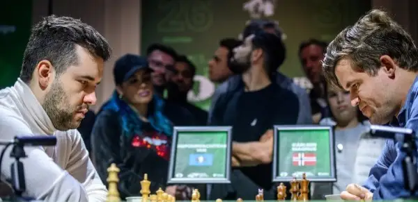 Шахматисты Непомнящий и Карлсен разделили победу на чемпионате мира по блицу