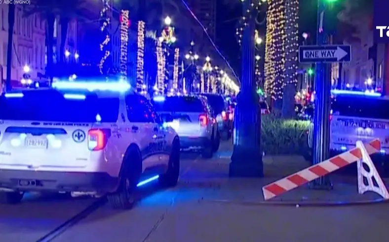 Автомобиль въехал в толпу на новогоднем празднике в Новом Орлеане: погибли не менее 10 человек