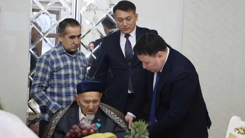 Túrkistan oblysynda ǵasyr jasaǵan qarııalarǵa qurmet kórsetildi 