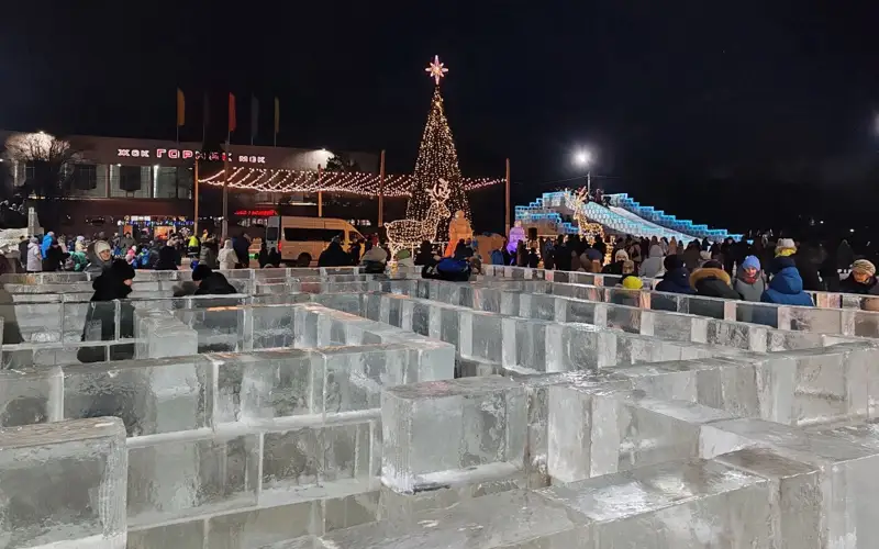 ледовый городок в Рудном 