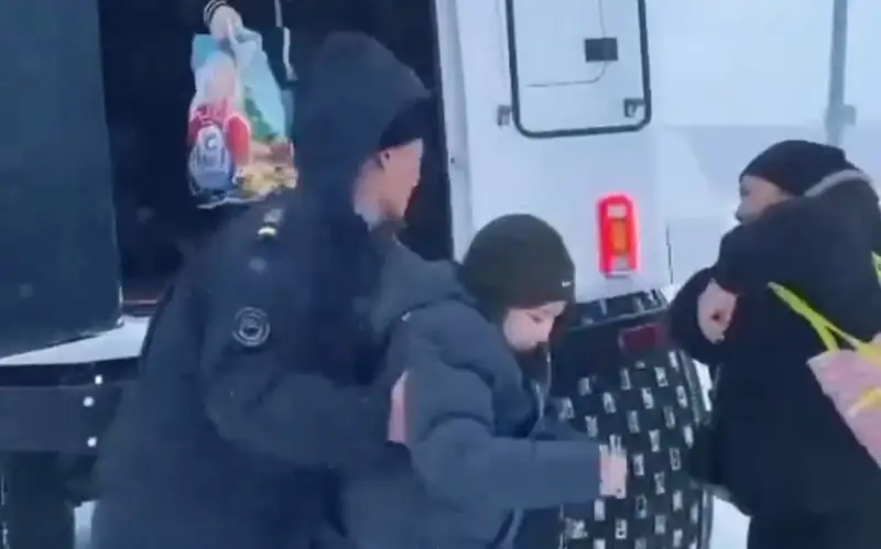 Qaraǵandy men Astananyń ortasynda 30 jolaýshysy bar avtobýs jolda qalyp qoıdy