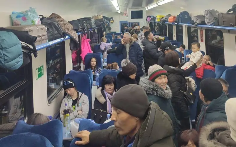 Жолда қалған 500 жолаушы Ұлттық тасымалдаушының пойыздарымен жеткізілді