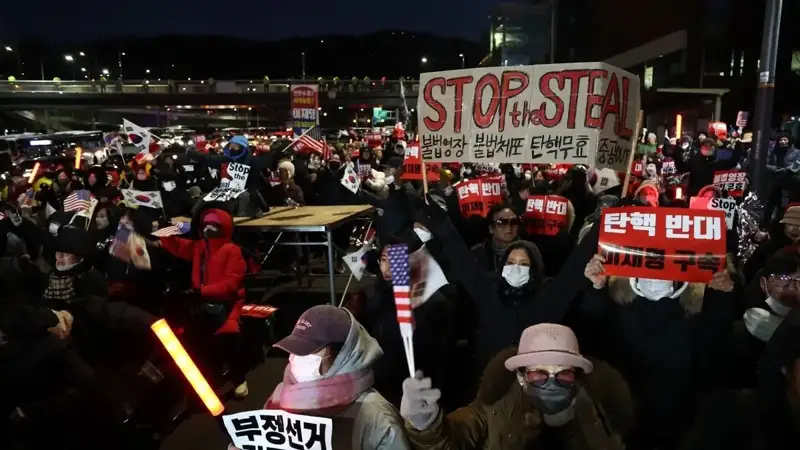 Сеулде шерушілер Оңтүстік Кореяның бұрынғы президентін қамауға алуды талап етті