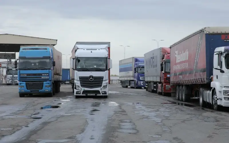 Өзбекстан үкіметі түрікменстандық жүк көліктерінен алынатын төлем мөлшерін ұлғайтты 