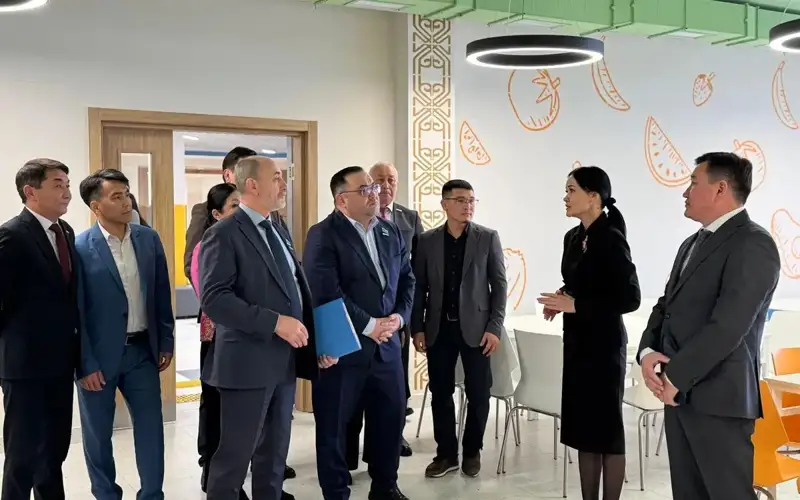 New 2000-seat school opens its doors in Urker residential area in Astana