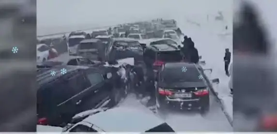 Бурабай жолында 95 көлік соғылған ірі апат жылдамдықтың сақталмауынан болуы мүмкін - ТЖМ