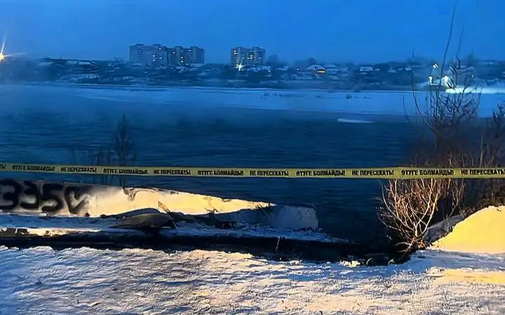 Автомобиль упал с обрыва в реку в Семее