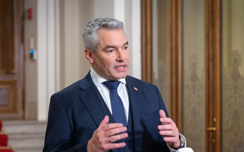 Канцлер Австрии уйдет в отставку