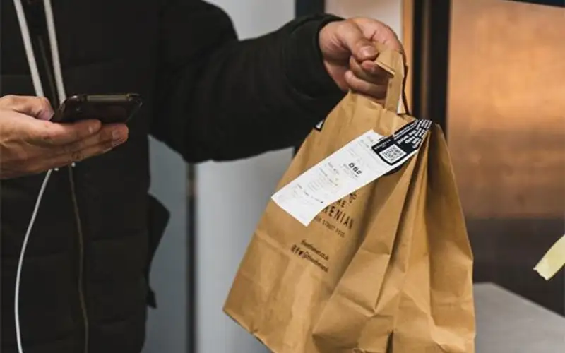 Қазақстанда тамақ жеткізу қызметіне қойылатын жаңа талаптар бекітілді