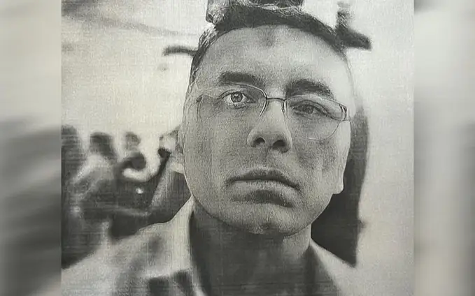 іздеуде жүрген адам