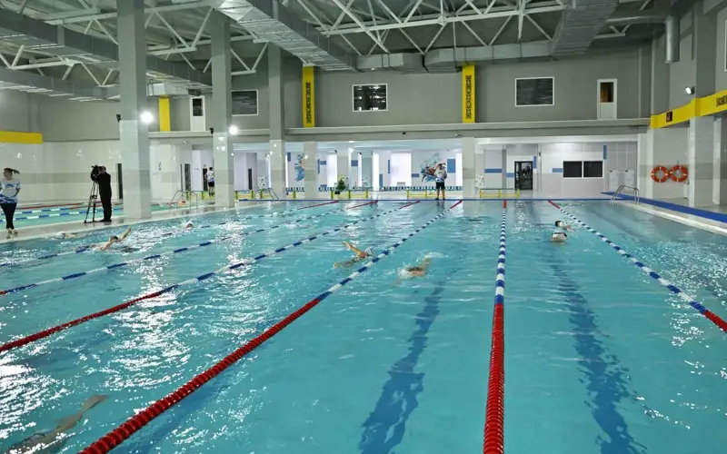 Prezıdent RK posetıl sportıvnyı tsentr QazSwimAcademy v Astane