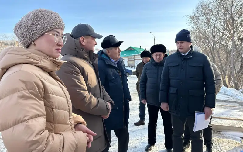 мажилисмены проверяют дамбы