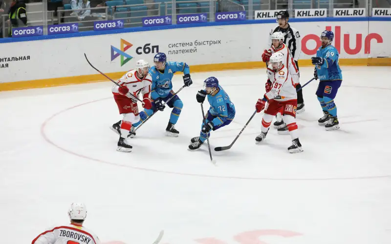 Астанинский «Барыс» сыграл с екатеринбургским «Автомобилистом» 