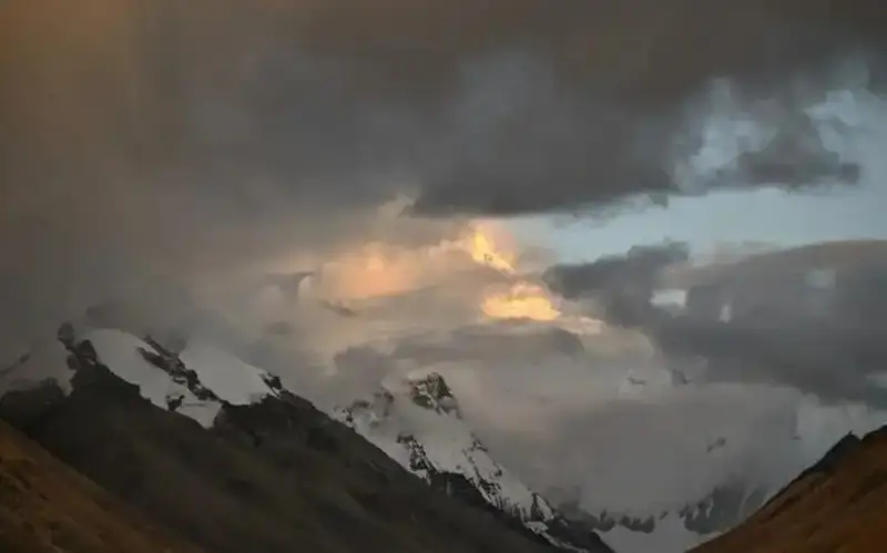 Хитойдаги зилзила оқибатида 126 киши ҳалок бўлди, 188 киши жароҳатланди