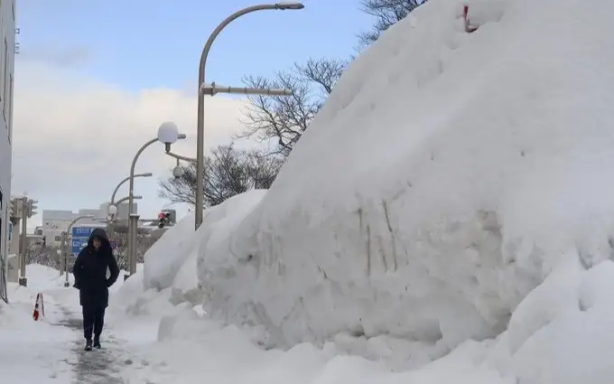 Japan braces for heavy snow, possible traffic disruption