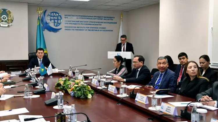 Memlekettik keńesshi Qazaqstannyń strategııalyq zertteýler ınstıtýty Ǵylymı keńesiniń otyrysyna qatysty