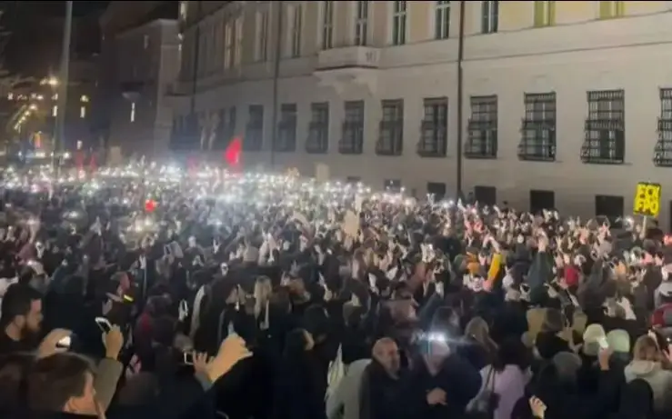 Аустрияда он мыңдаған адам әсіре оңшыл партияға қарсы шеруге шықты 