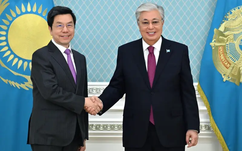 Президент Касым-Жомарт Токаев принял известного эксперта в области ИИ Ли Кай-Фу