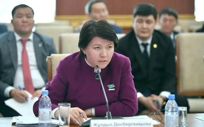 Juldyz Súleımenova 