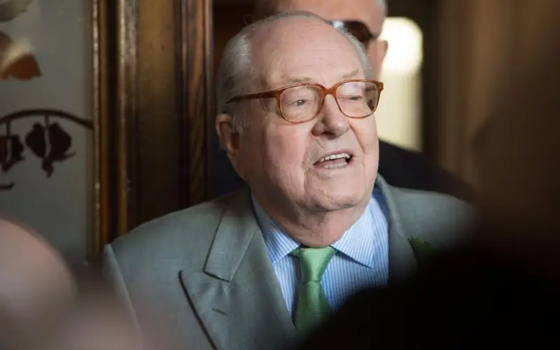 Под строгой охраной и в условиях семейной тайны: как проходят похороны Жана-Мари Ле Пена 