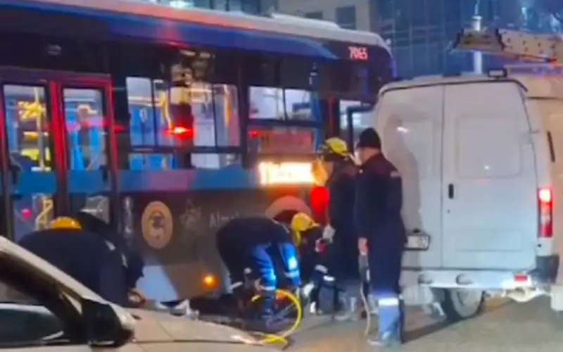 Троллейбус насмерть сбил пешехода в Алматы