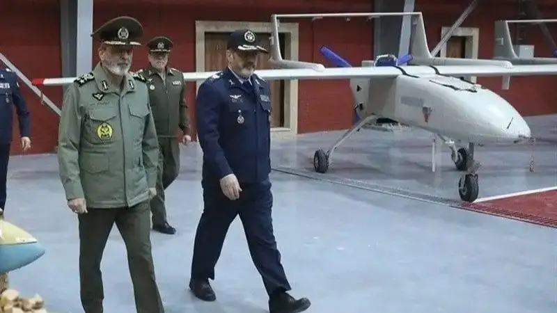 Iran armııasy 1000 jetildirilgen ushqyshsyz apparat aldy