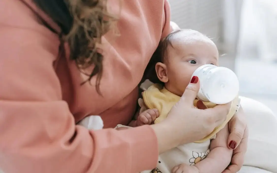 Үлкен кеуделі мұғалімнің порносы