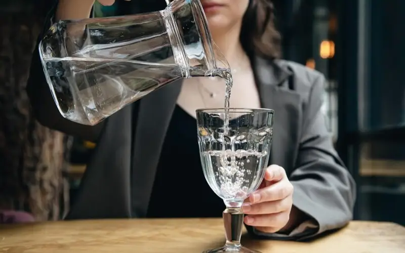 Batys Qazaqstanda sýdan alynǵan synamalar sáıkessizdik bar ekenin kórsetti
