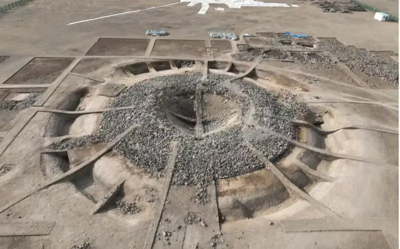 Қытайлық археологтар ескі қорымнан сексеннен астам жылқының денесін қазып алды