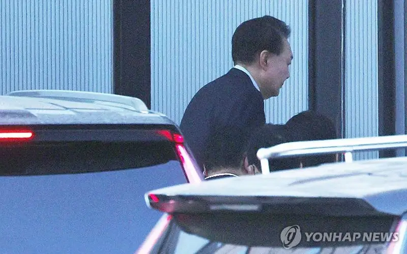 1月15日，在京畿道果川市，韩国总统尹锡悦到达高级公职人员犯罪调查处。 