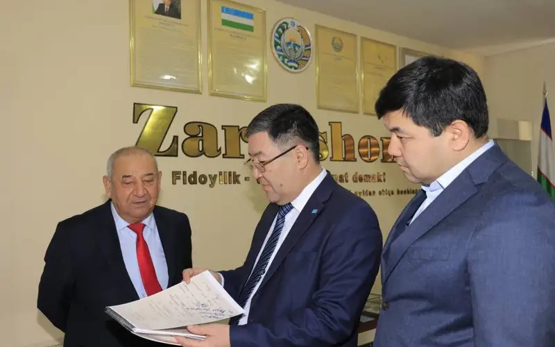 Qazaqstannyń Samarqandtaǵy Bas konsýly oblystyq baspasóz úıinde boldy