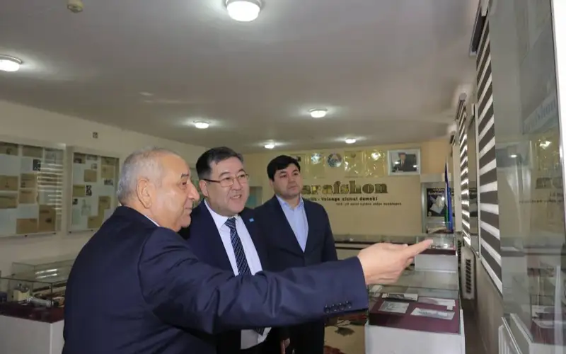 Қозоғистоннинг Самарқанддаги бош консули вилоят матбуот уйида бўлди