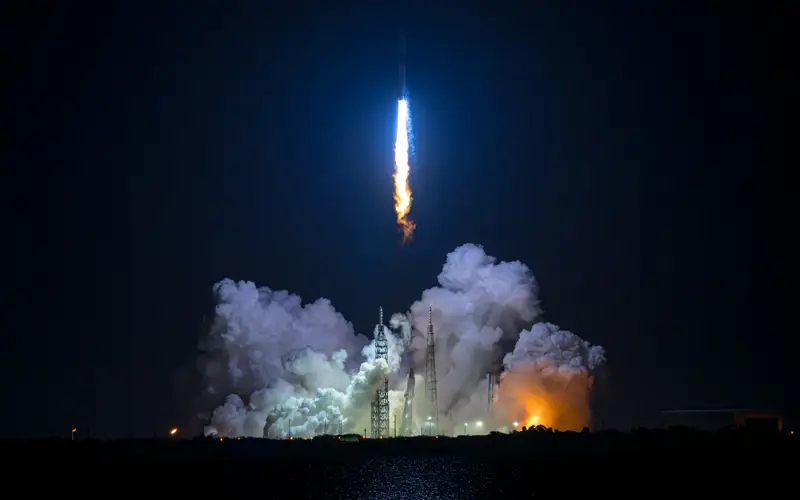 Blue Origin Джеффа Безоса впервые запустила тяжелую ракету «Нью Гленн»