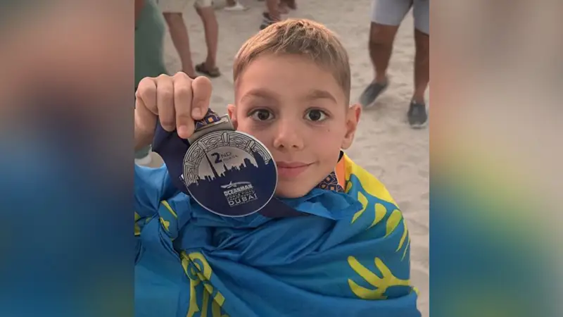 7-летний пловец из Конаева взял серебро в международном состязании в ОАЭ