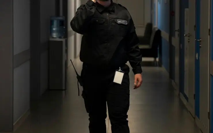 Алматыда мәйіттерді қорлаған күзетшіге қатысты сот үкімі шықты