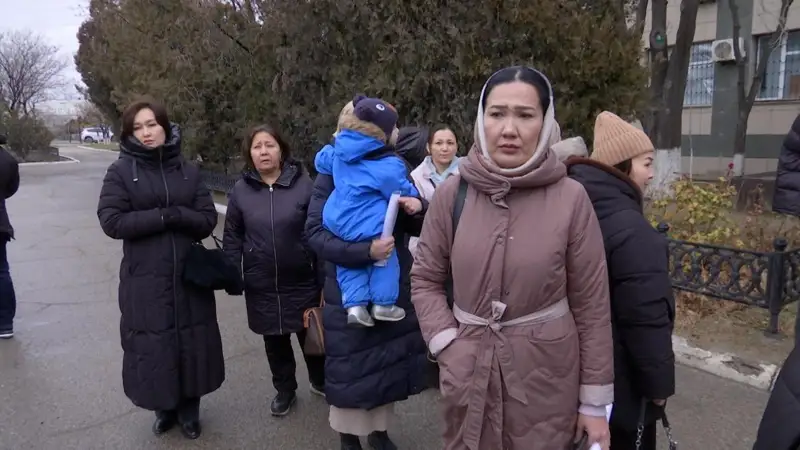 Ақтауда бір топ ата-ана алаяққа алданды