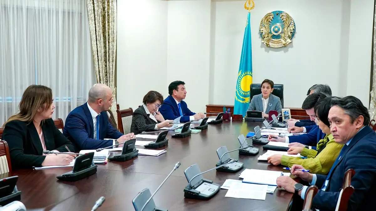 1st meeting of Commission on Year of Trade Jobs held in government