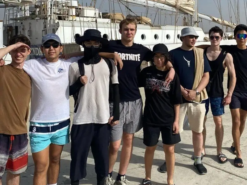 哈海事学院大二学生横渡大西洋