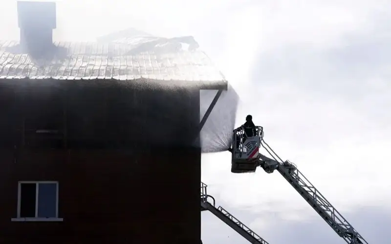 пожар на горнолыжном курорте в Болу 