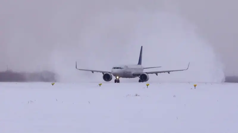 аэропорт, самолет, рейс, вылет, задержка рейса, метель, отмена рейса, әуежай, қар, рейстің кешігуі, рейсті тоқтату