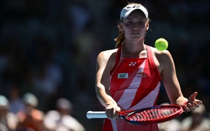 Елена Рыбакина бас бапкерсіз қалды