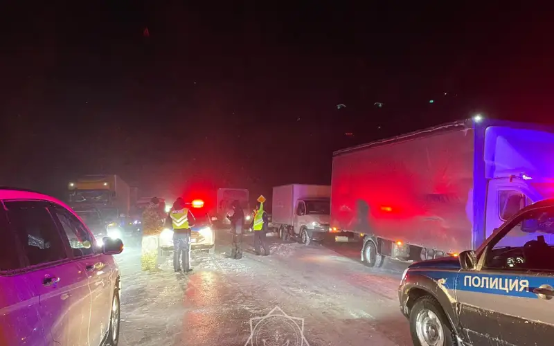 Более 180 машин застряли из-за непогоды на трассах в Костанайской области