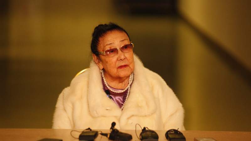 Бибигуль Тулегенова Бибігүл Төлегенова Бибигуль Тулегенова Бибігүл Төлегенова