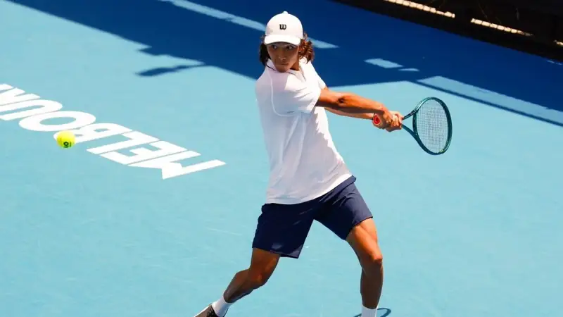 Kazakhstan’s Omarkhanov cruises into 3rd round of Australian Open Juniors in Melbourne