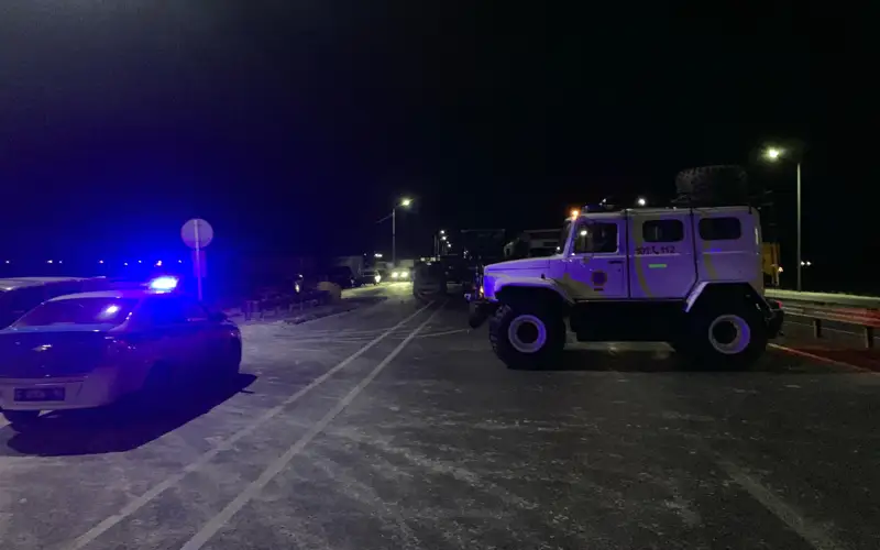 Трассы перекрыты из-за погоды в 13 регионах Казахстана