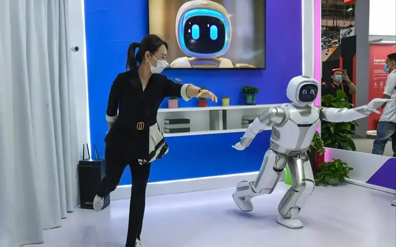 Хитойда дунёдаги биринчи инсон-робот марафони ўтказилади