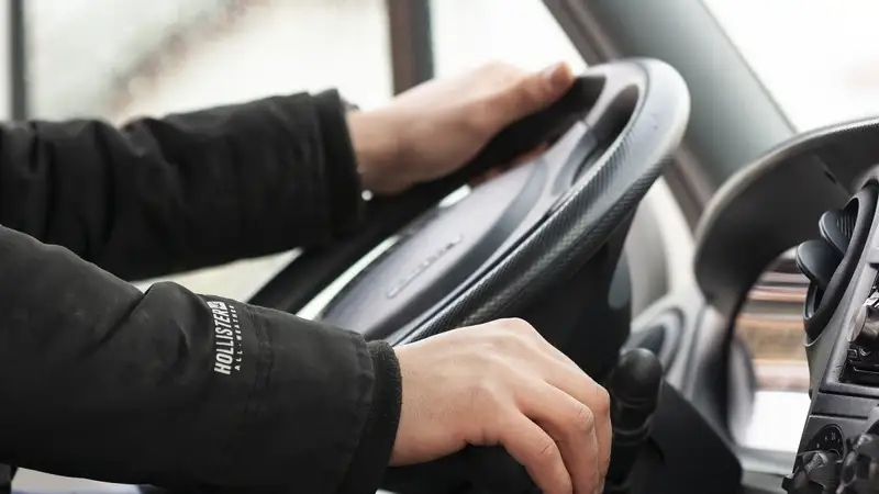 Қырғызстан оң рульді көліктердің Бішкекке кіруіне тыйым салмақшы